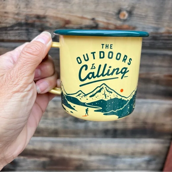 The Gentleman’s Hardware “The Outdoors Is Calling” Enamel Mug – 11 oz - Picture 3 of 7